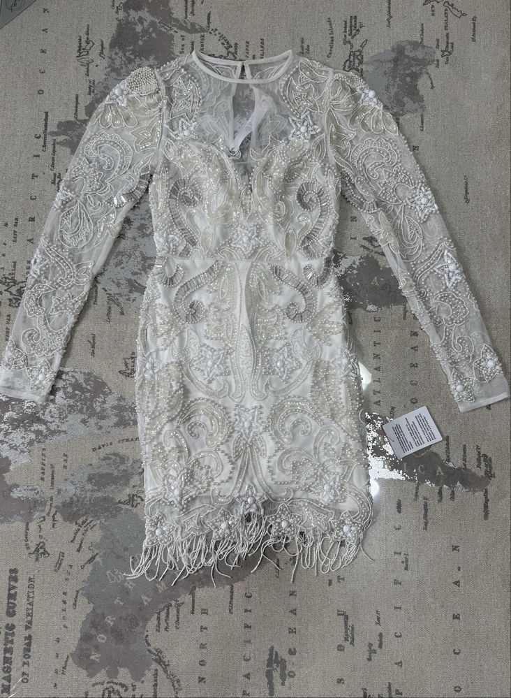 Rochie Asos alba de cununie - nunta cu perle si franjuri