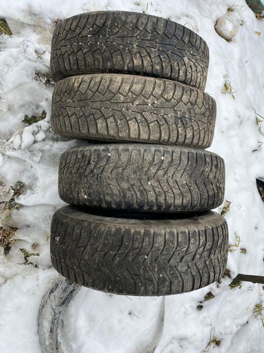 4 баллоны  15 с дисками столи на мазде состояние отличное