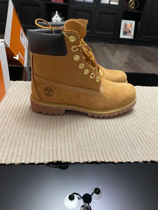 Vând bocanci Timberland noi din piele mărime 42;43 .(Originali)