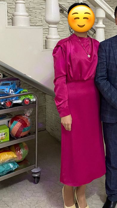 Розовое вечернее платье