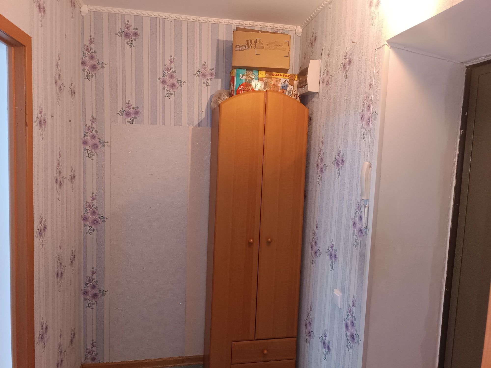 Продам квкртиру-студия г.Лисаковск 2 м-он, 15 дом, 3 этаж.
