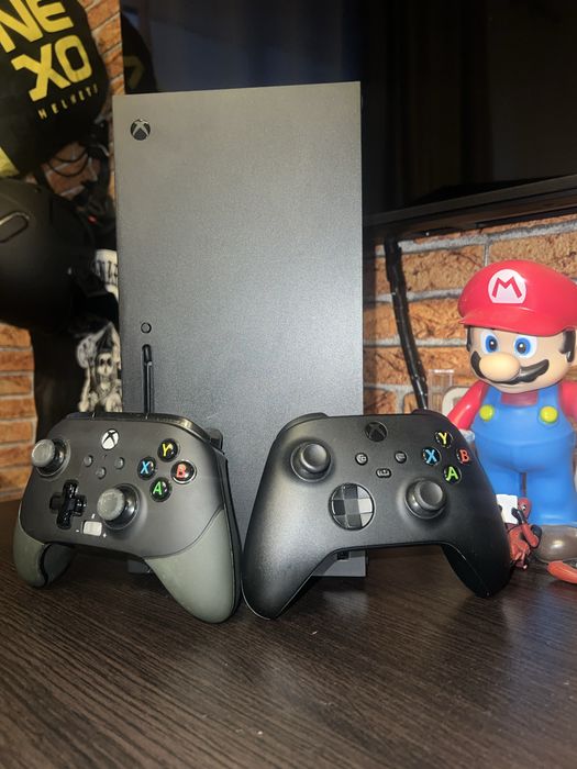 Xbox Series X 1TB cu 2 Controllere