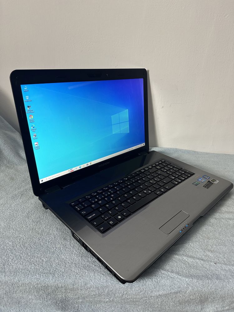 Laptop Medion Akoya-display mare 17,3-Intel Core i7 -8 Gb - nVidia GT-