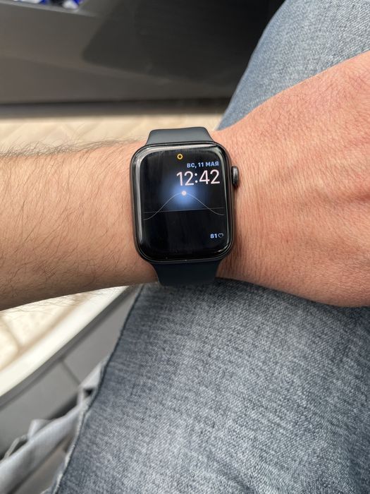 Смарт часы Apple Watch SE 44mm.В хорошем состоянии