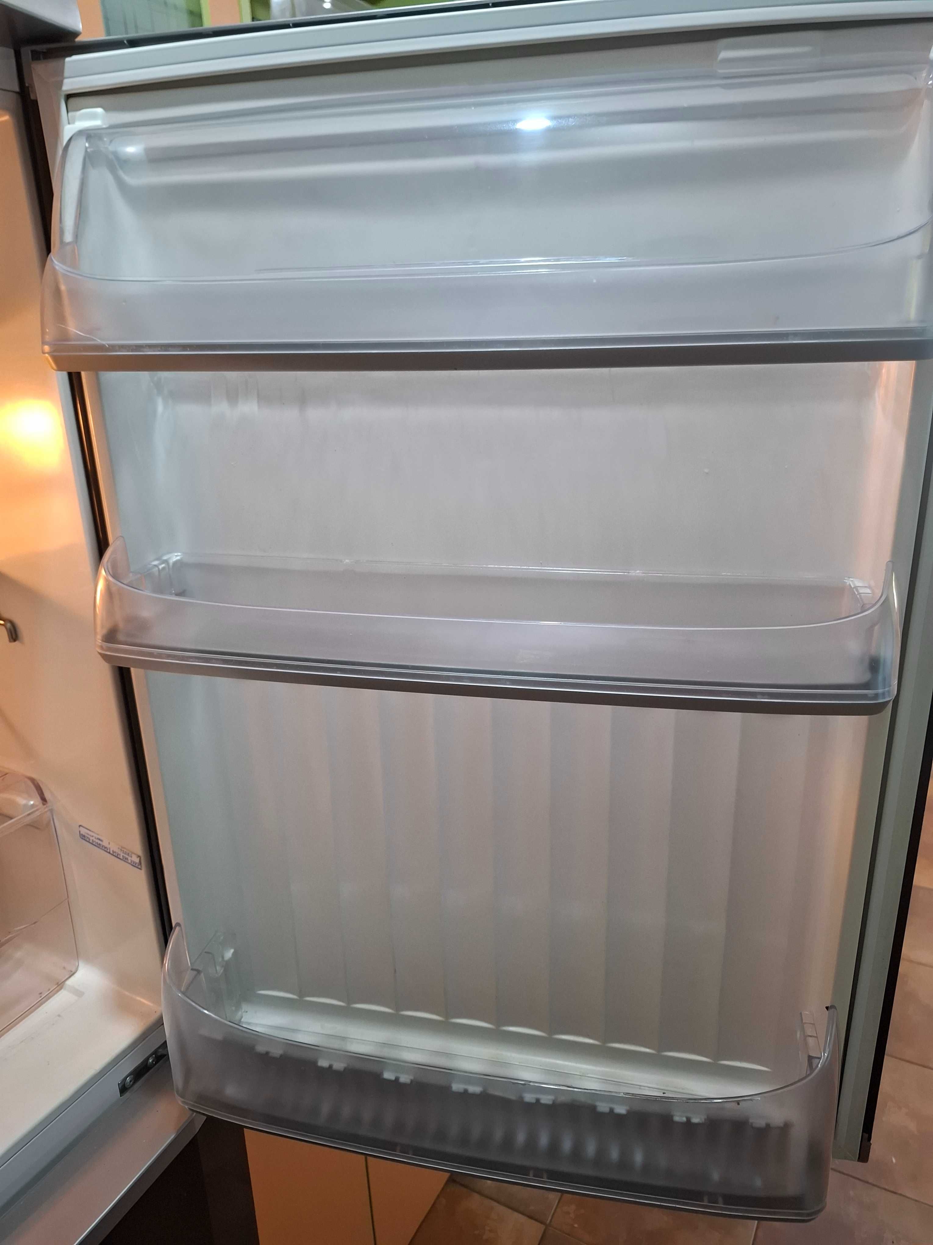 Продавам хладилник