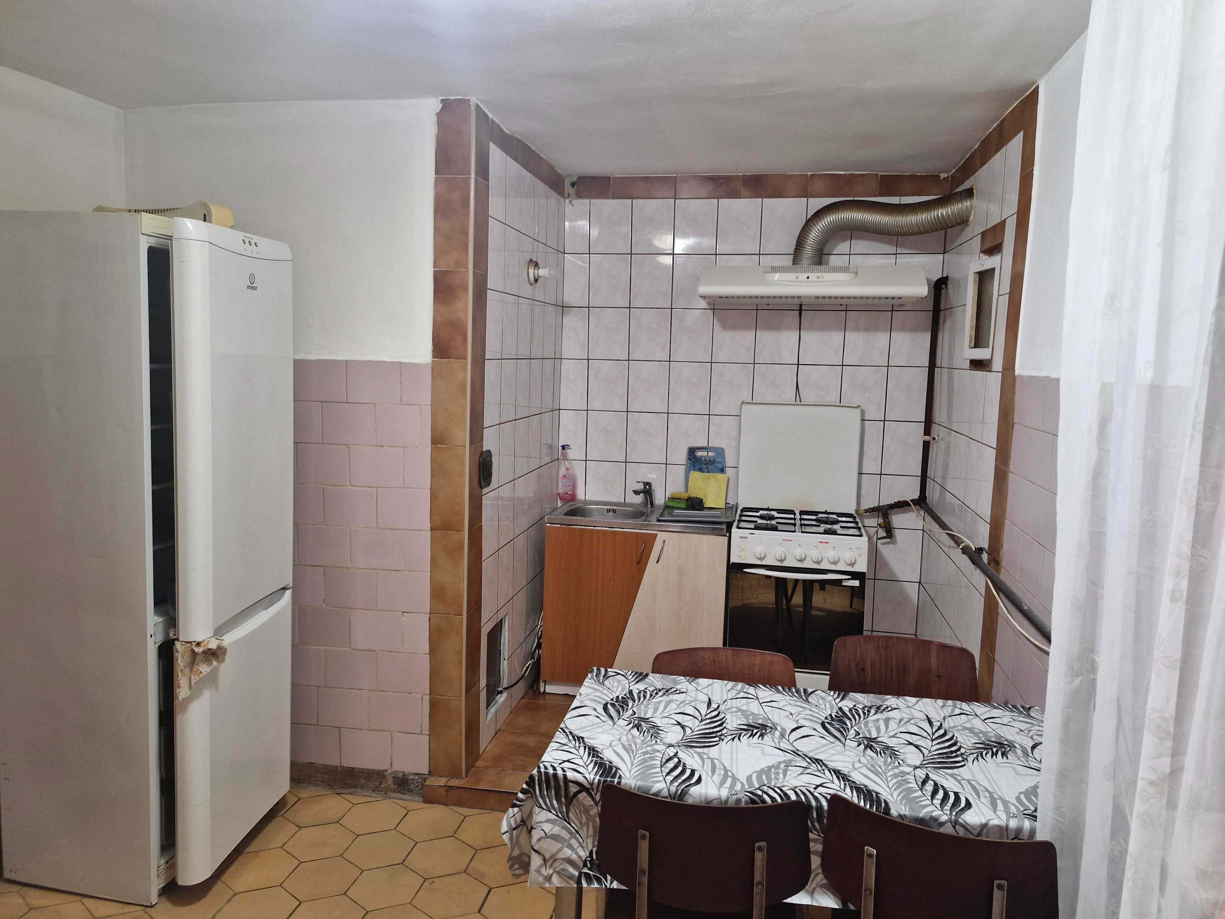 Apartment 3 camere decomandat cu doua grupuri sanitare