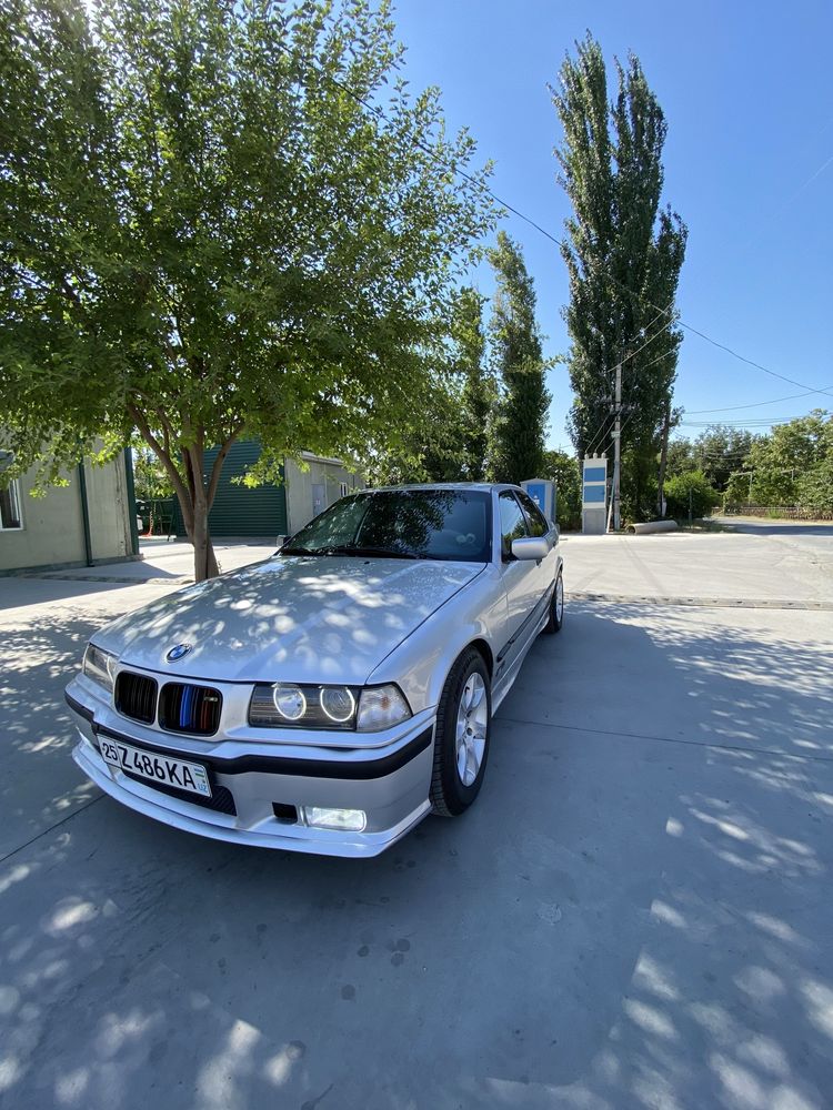 Продаю срочно BMW E36 318i