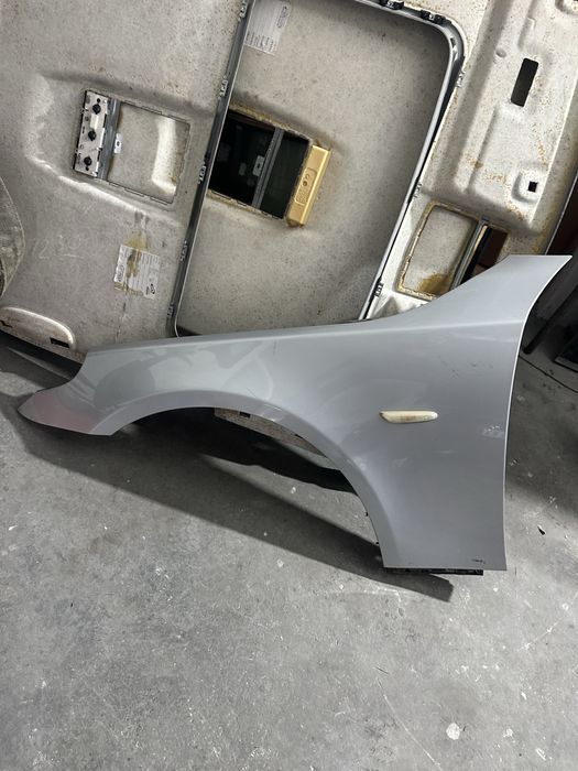 Aripa stanga fata BMW Seria 5 E60 E61 gri metalizat 520d 525d 530d