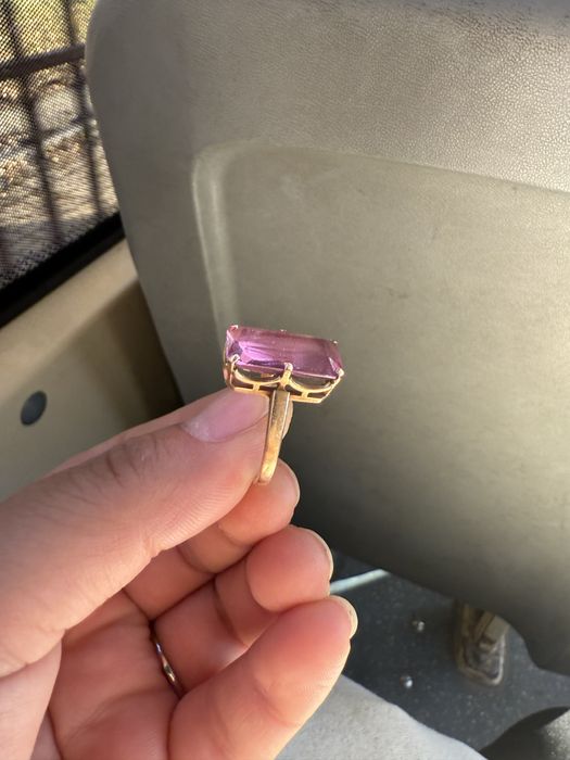 Продам кольцо 5.7 грамм.