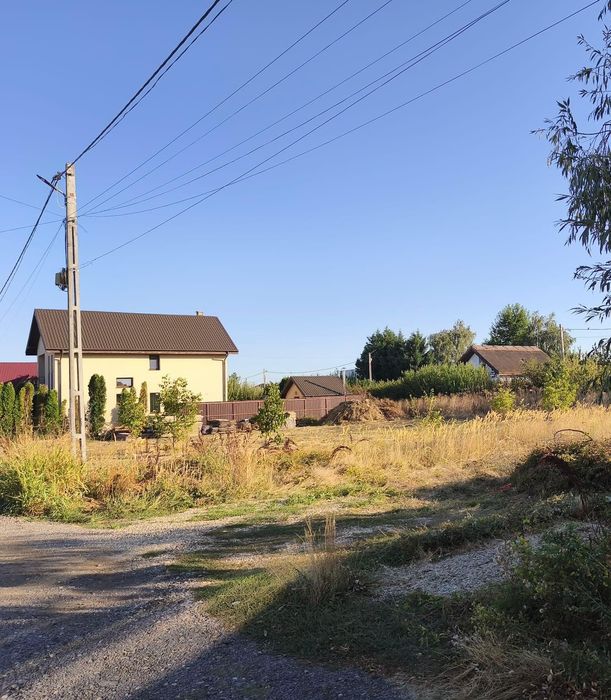 De Vanzare Teren  675 mp Comuna Berceni.  Deschidere 24,50 m . Asfalt