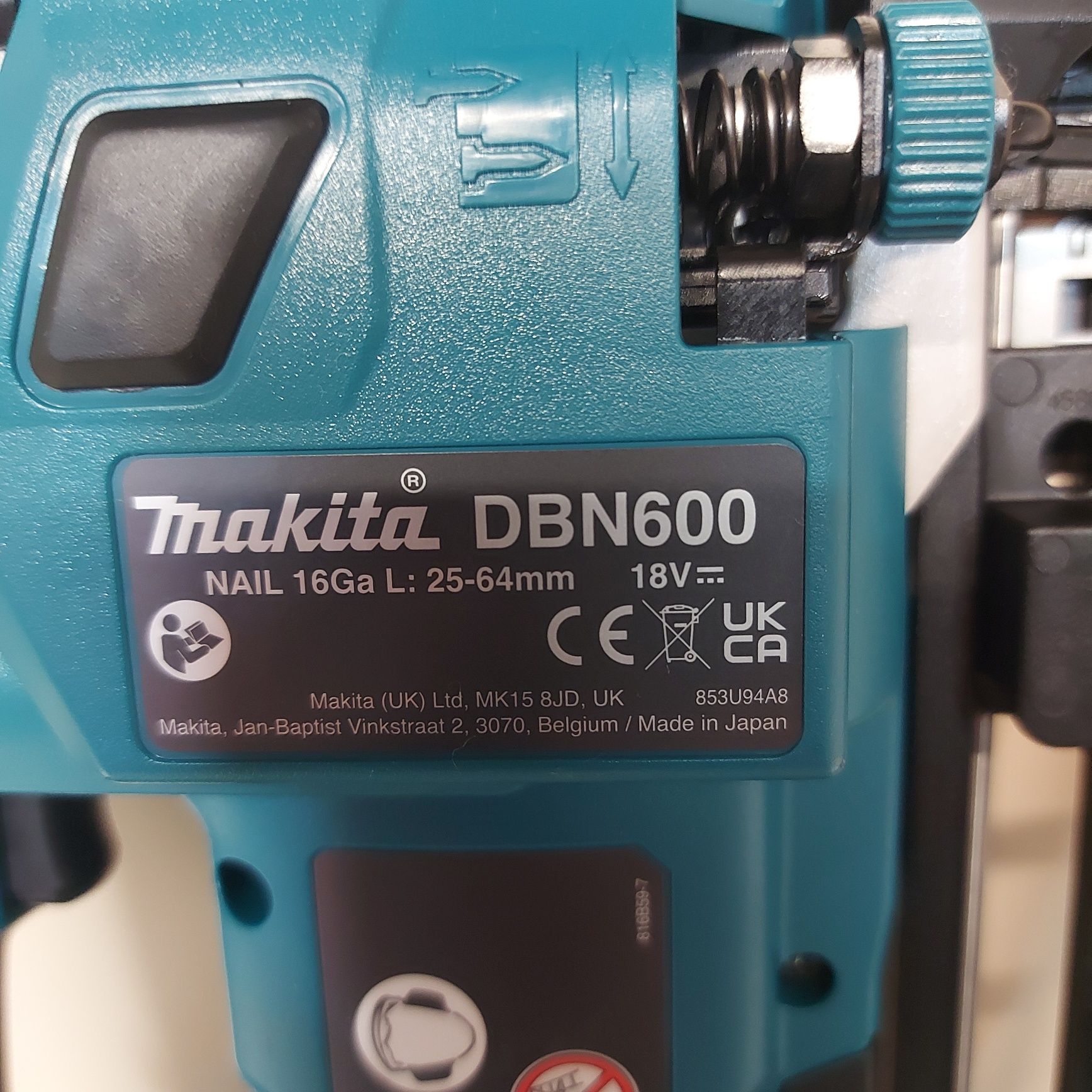 Акумулаторен такер Makita DBN600ZJ