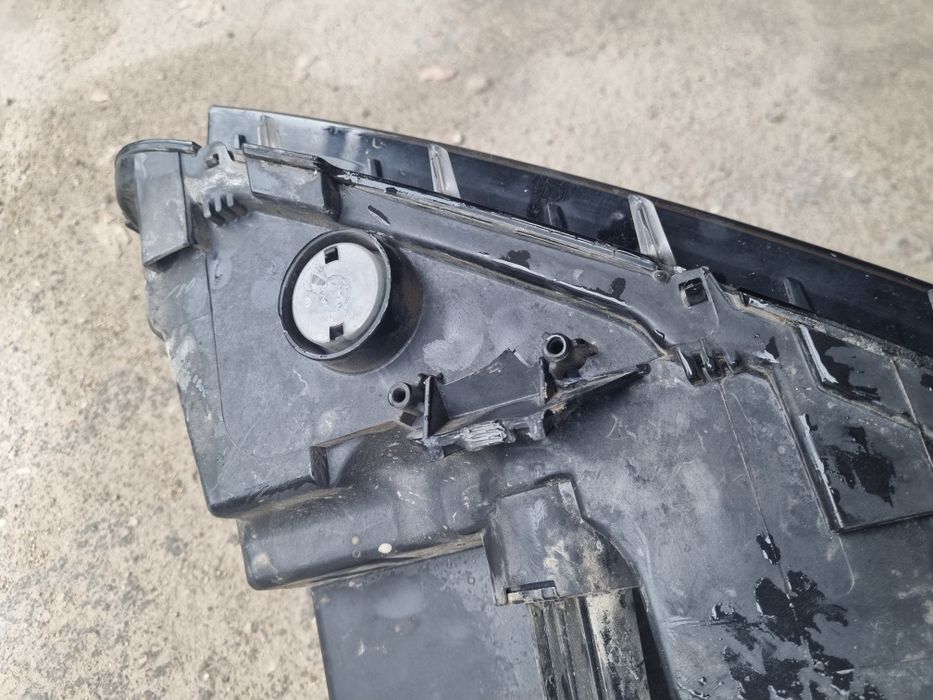 Преден ляв фар Пасат б7