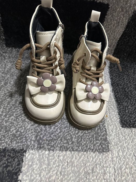 Ботинки для девочки.