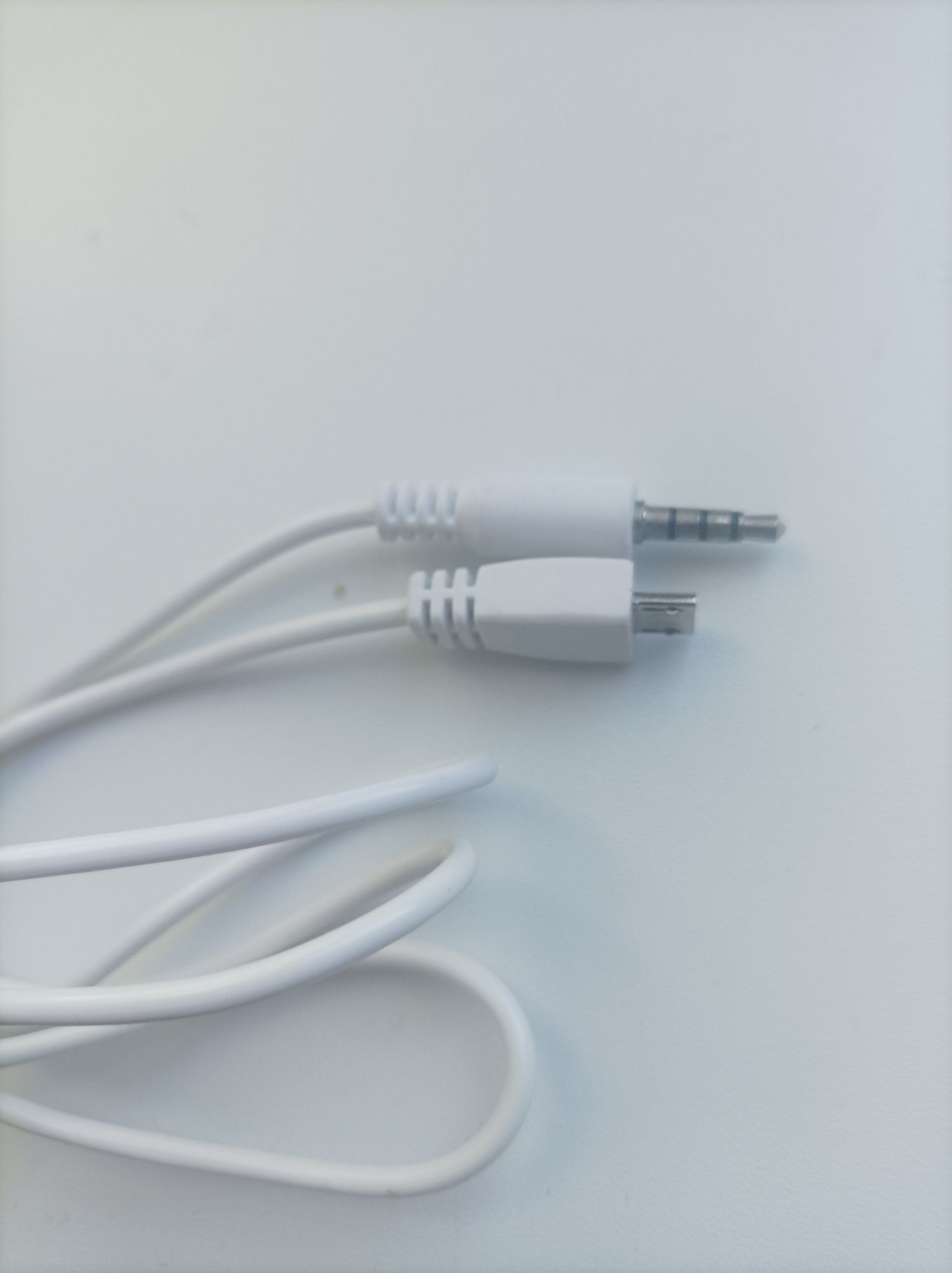Провода разные зарядки и провода USB
