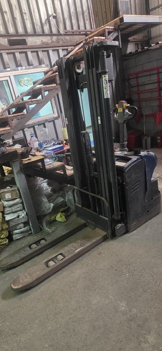 Продам штабелер электрический 4.5м