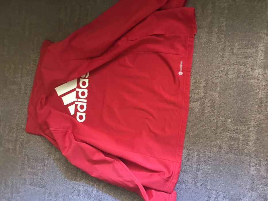 Vand 2 geci si 1 bluza pentru copii