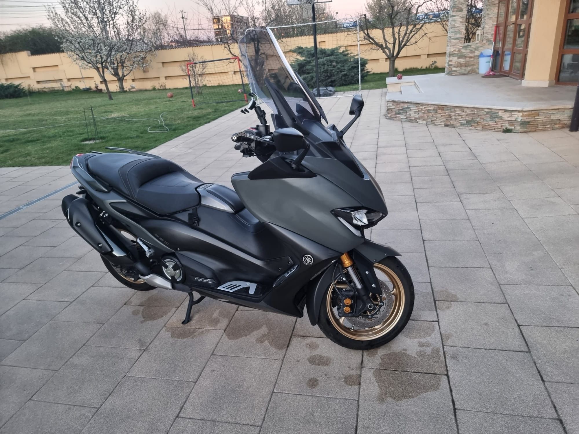 Yamaha TMax Max Tech