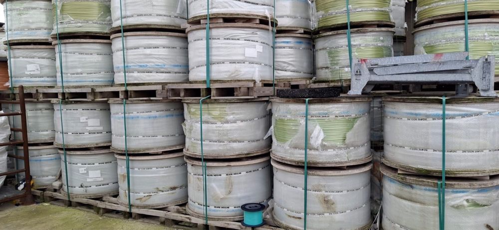 Vand fibra de sticla pe tamburi de lemn .