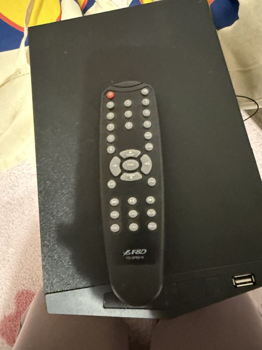 Компютър,екран,клавиатура и тонколони