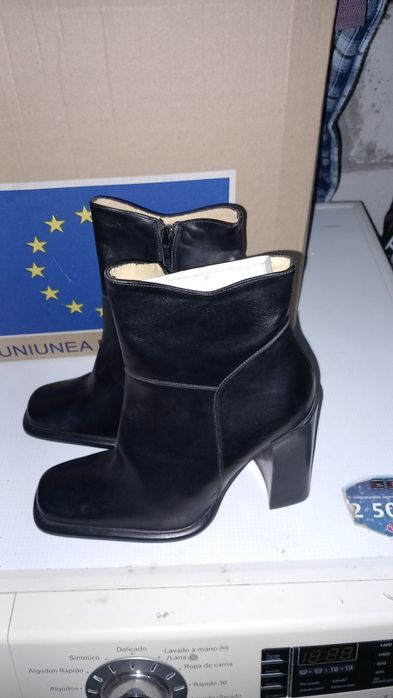 Cizmulițe din piele