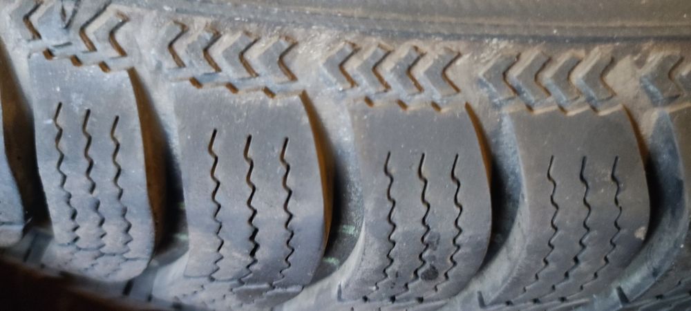 Cauciucuri Debica R15 în stare foarte buna