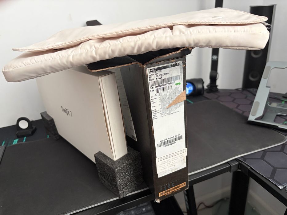 Vand Laptop Acer superslim si superusor, ca nou