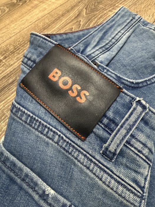 Blugi slim fit Boss, marimea M, model nou