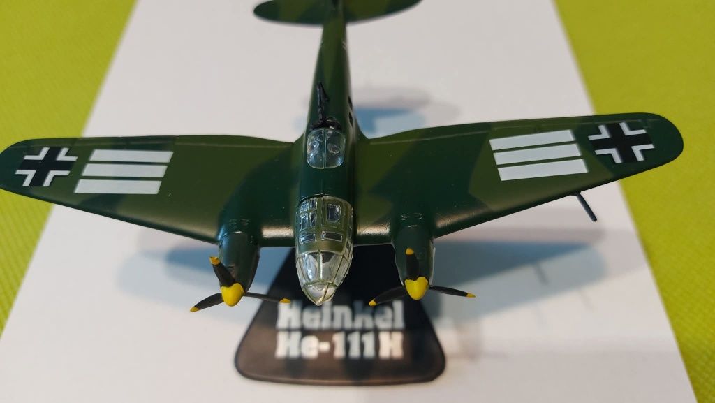 Декорация за бюро. Самолет Heinkel He-111 . Цена:40лв.