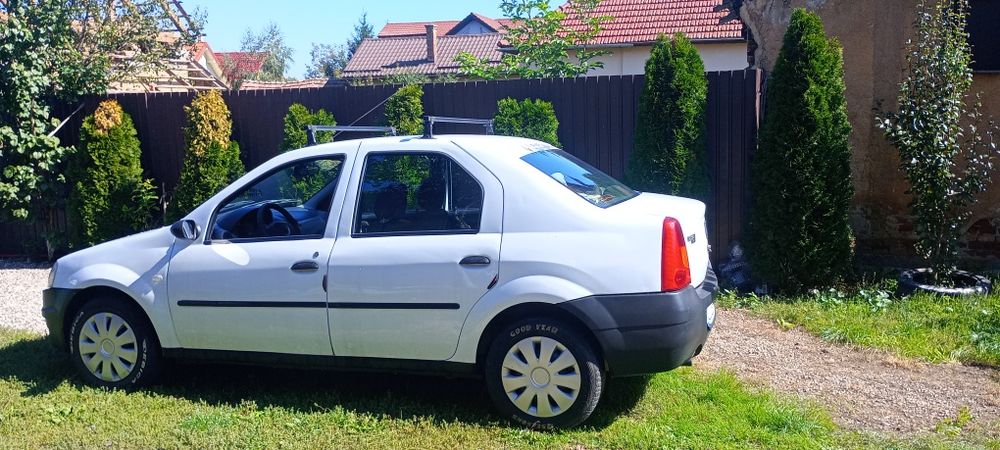 Vând Dacia Logan