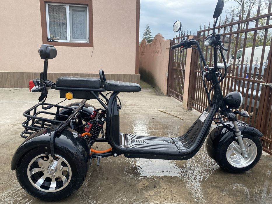 Vand triciclu electric ca nou !