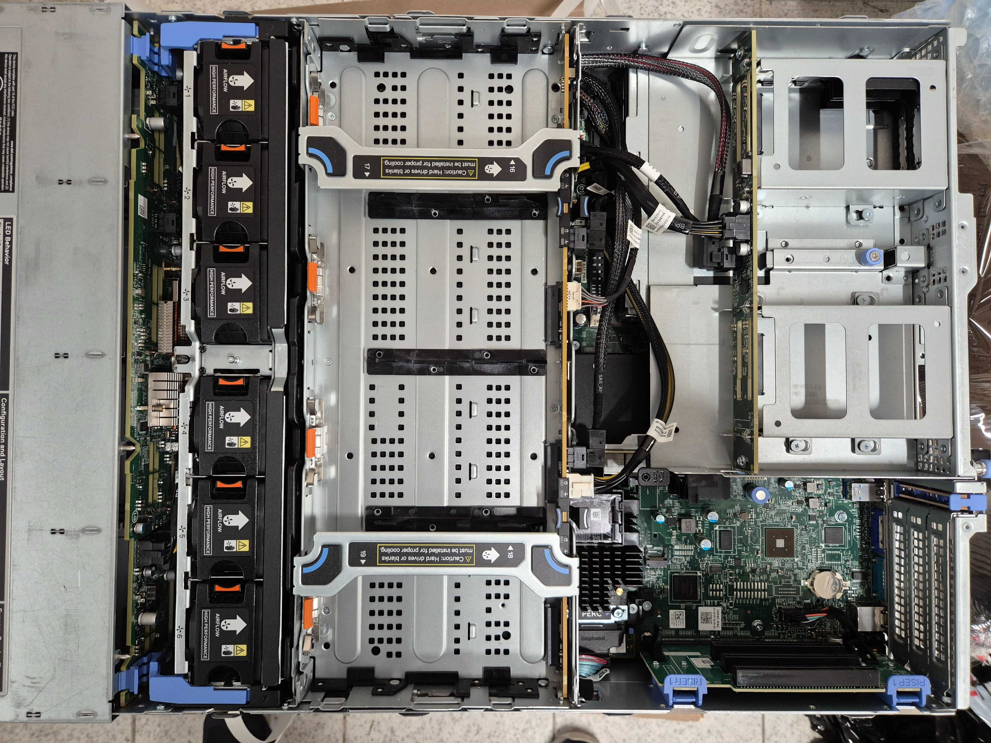 Dell R740xd сървър 16x3.5" LFF+4x2.5" SFF,2x Gold 6140,64Gb RAM,релси