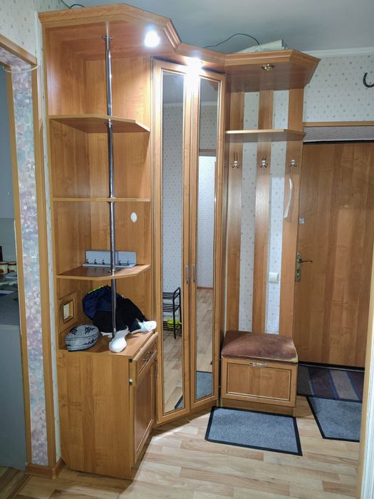 Продам шкаф в прихожую