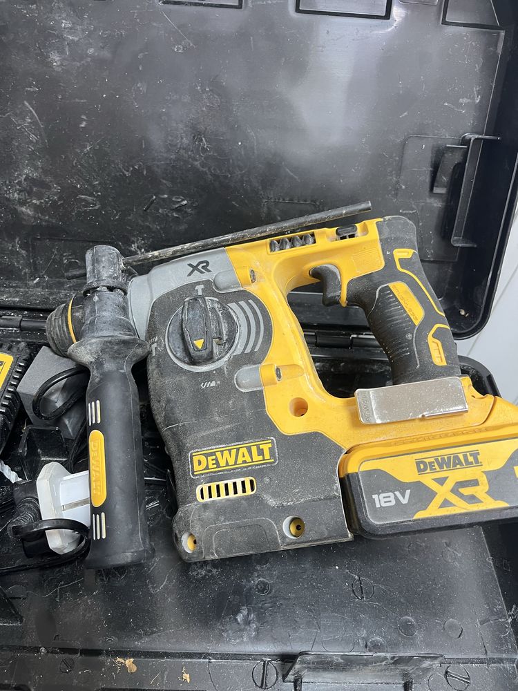 Акумулаторен перфоратор DEWALT DCH273