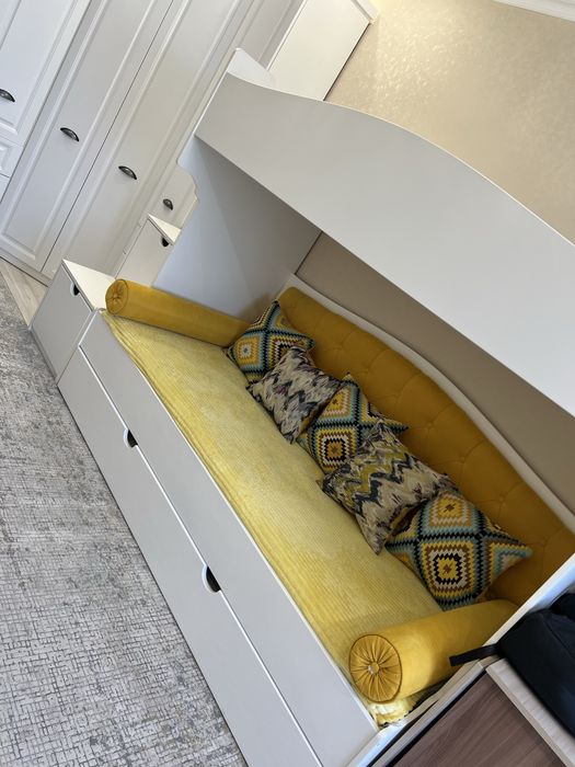 Продам кровать , комод, кресло тумбу