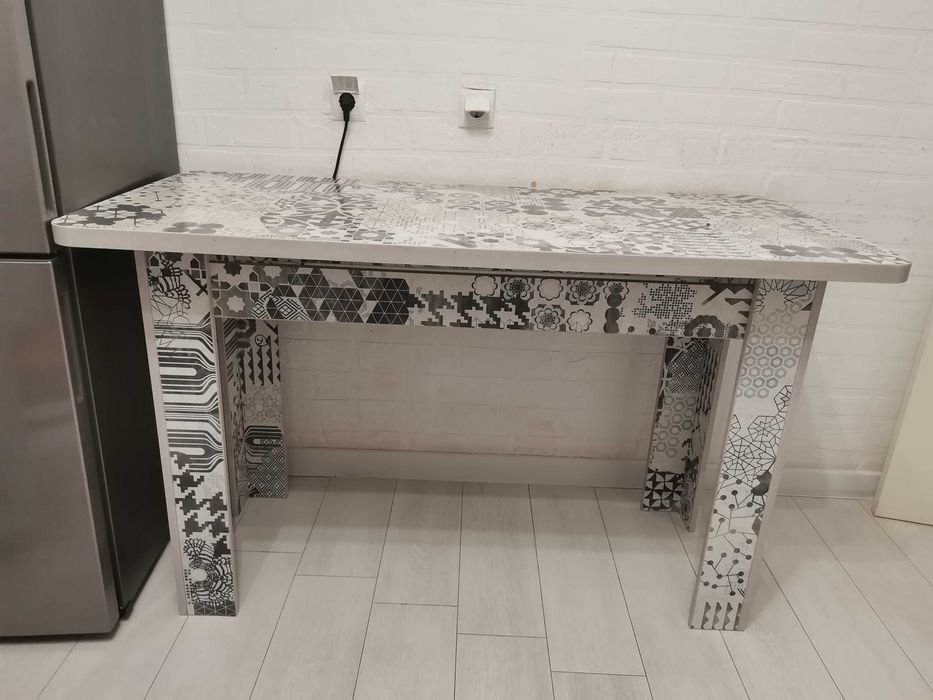 Стол кухонный деревянный