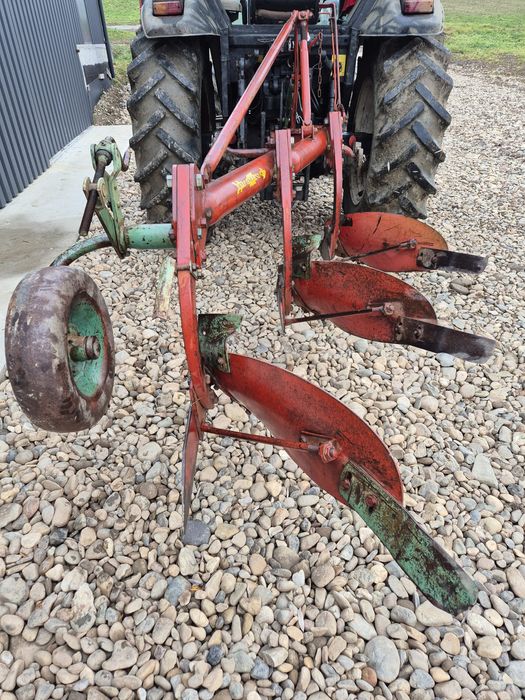 Plug kverneland cu 3 brazde