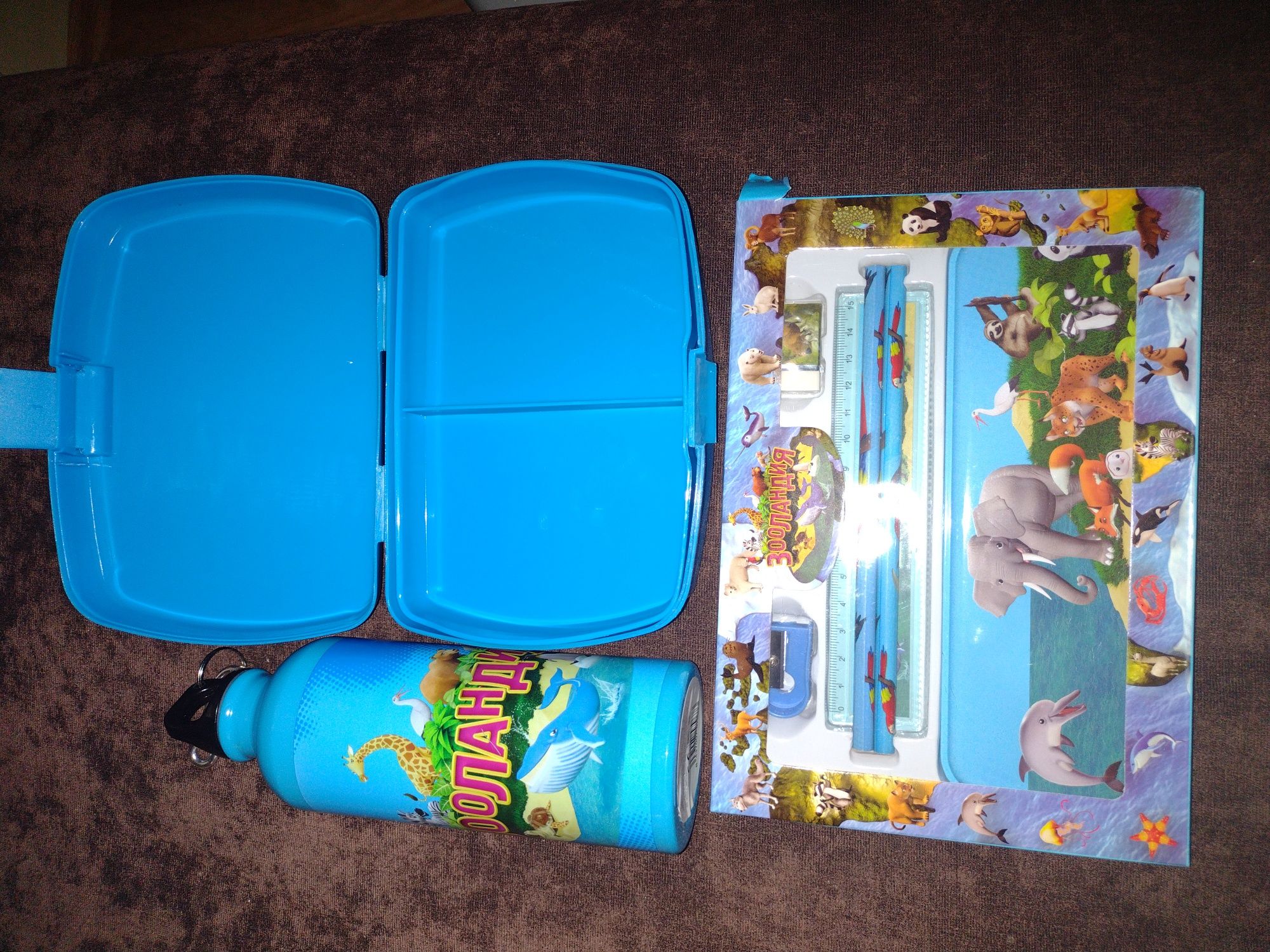 Кутия за храна,бутилка за вода и ученически принадлежности