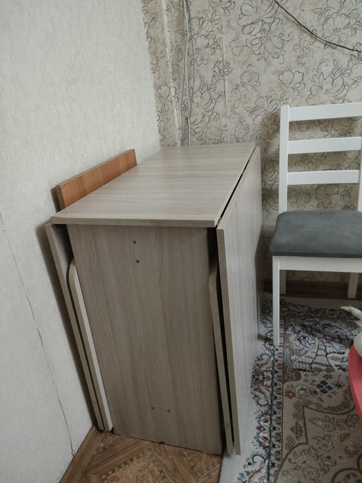 Продам стол книжка