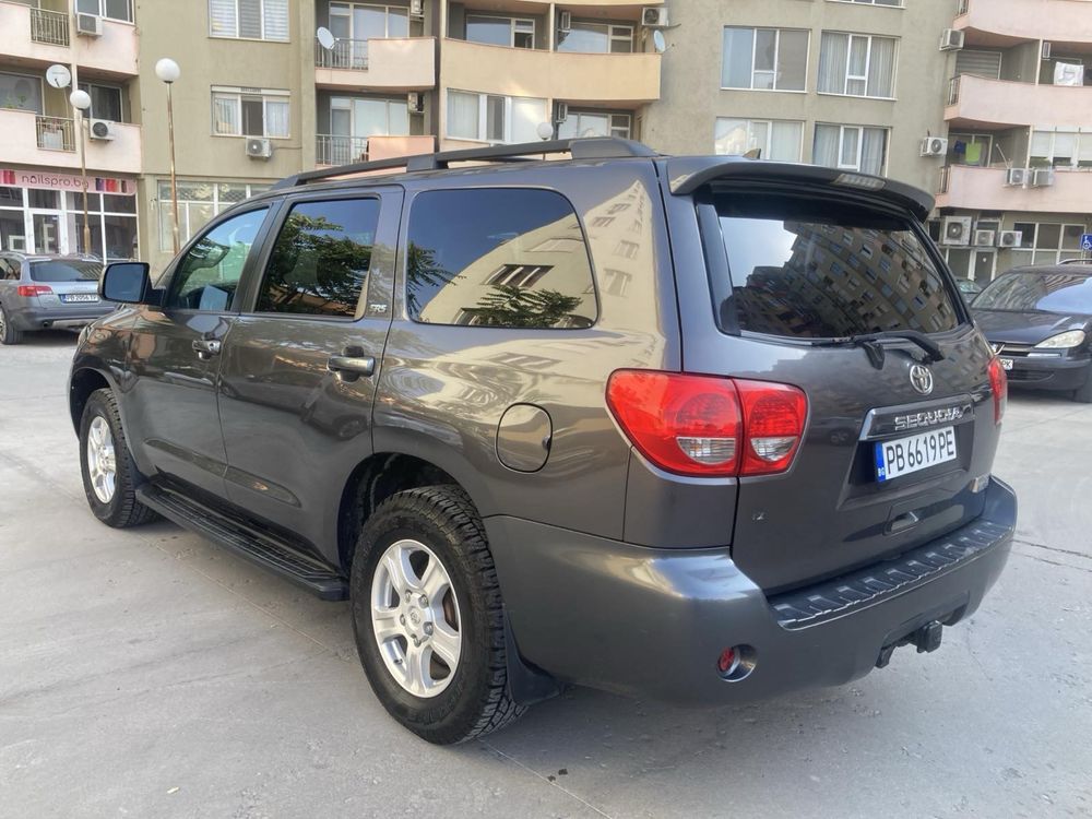 Toyota sequoia 5.7 Газов инжекцион