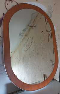 Oglinda ovala  cu rama de lemn