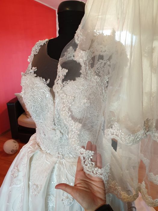Rochie de mireasa model deosebit