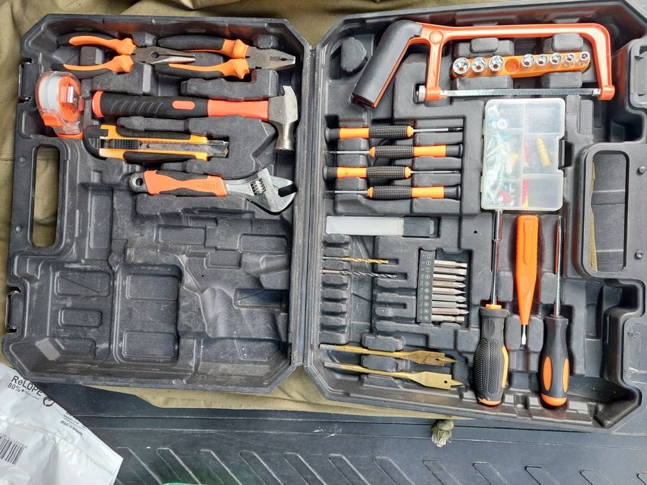 Кутия и инструменти  от Винтоверт Kraft Word