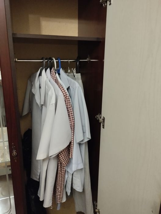 Продается горка в хорошем состоянии имеются два отделения для одежды