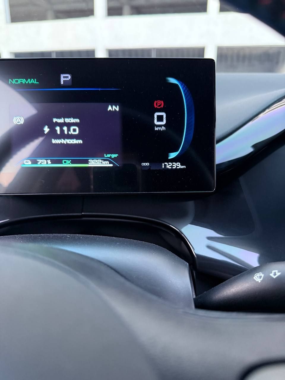 BYD E 2 sotiladi holati zoʻr bir qoʻl haydalgan