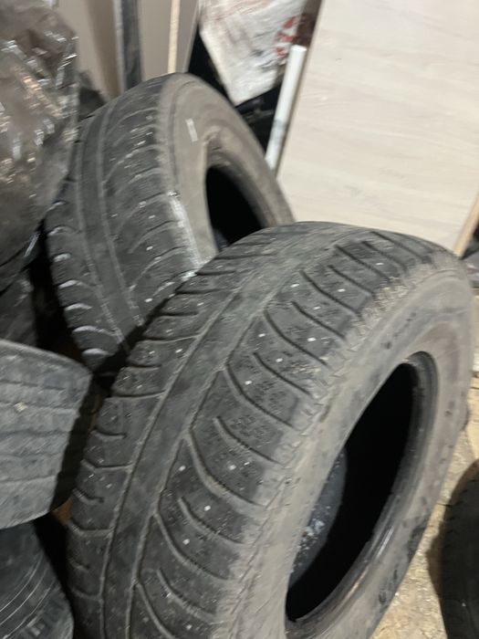 Продам зимнюю резину 235/75R16 шипованная и всесезонка