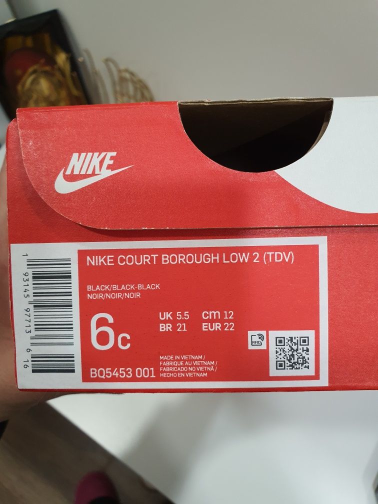 Чисто нови детски  обувки Nike