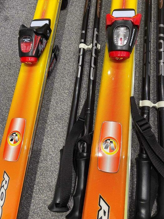 Комплект ски и калъф за съхранение