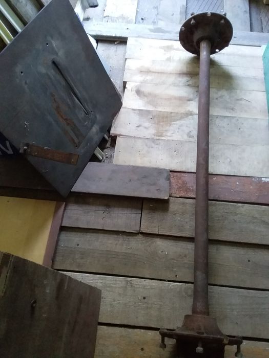 Продам ось со ступицами