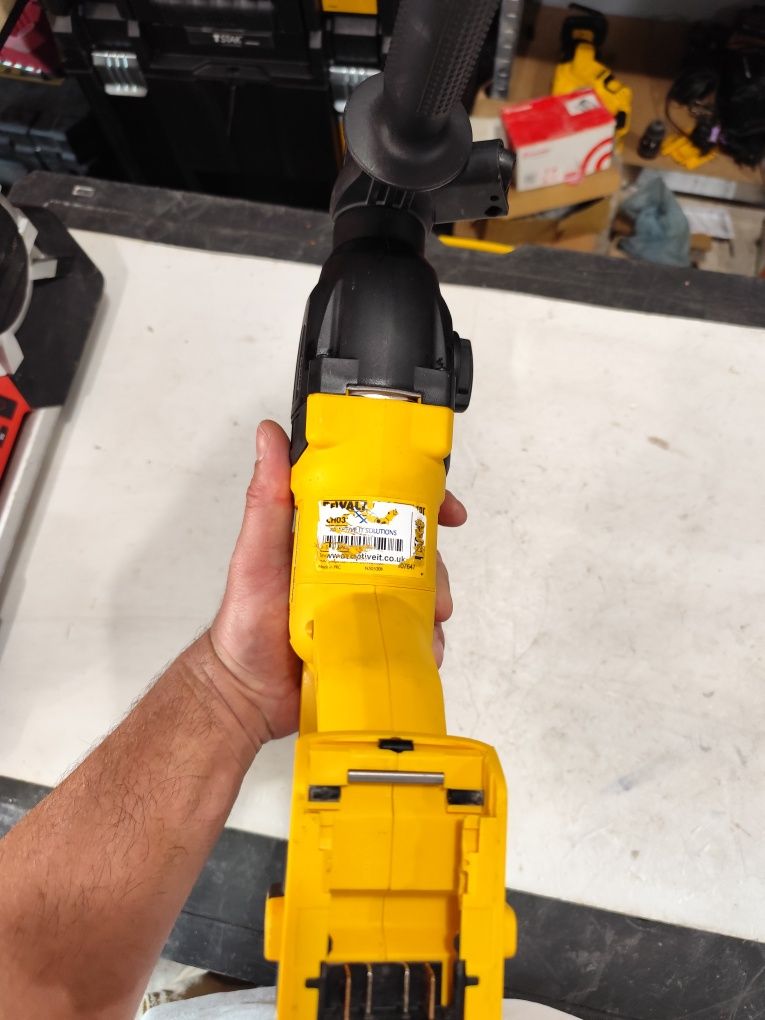Безчетков акумулаторен перфоратор къртач Девалт DeWALT DCH033