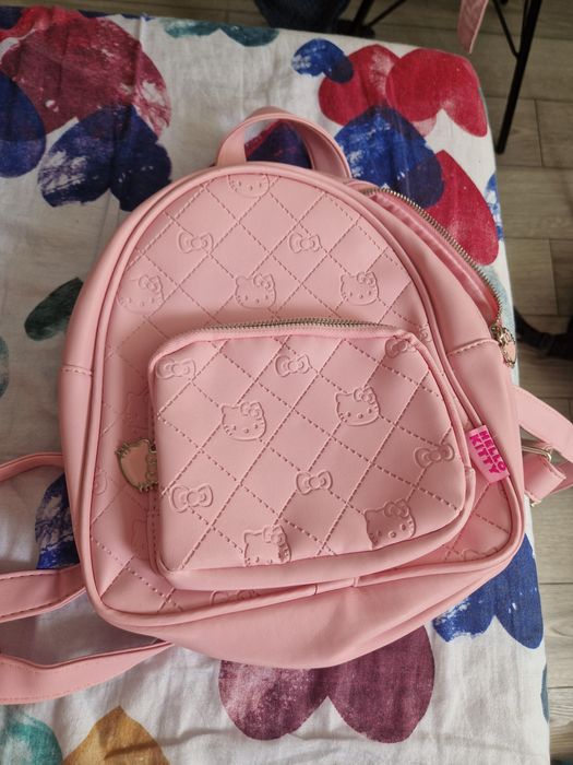 [Hello Kitty] Vând rucsac roz